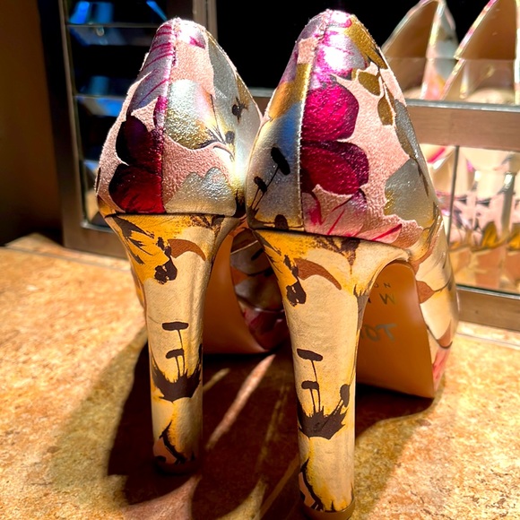 NWOT Floral Platform Heels - Picture 4 of 7